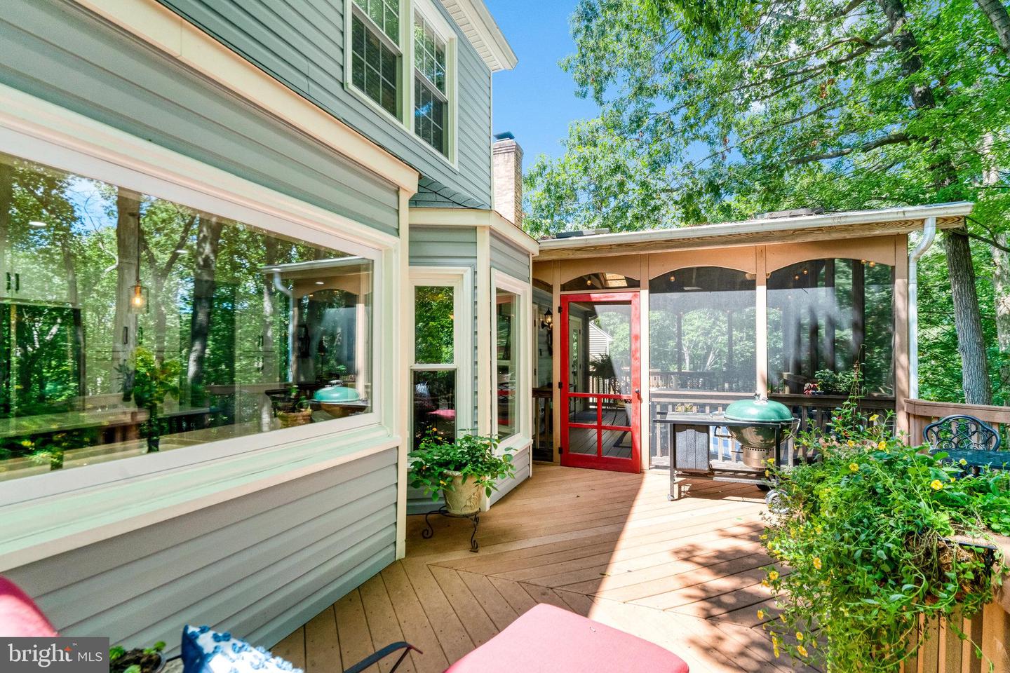 6815 BLUECURL CIR, SPRINGFIELD, Virginia 22152, 5 Bedrooms Bedrooms, 16 Rooms Rooms,3 BathroomsBathrooms,Residential,For sale,6815 BLUECURL CIR,VAFX2262270 MLS # VAFX2262270