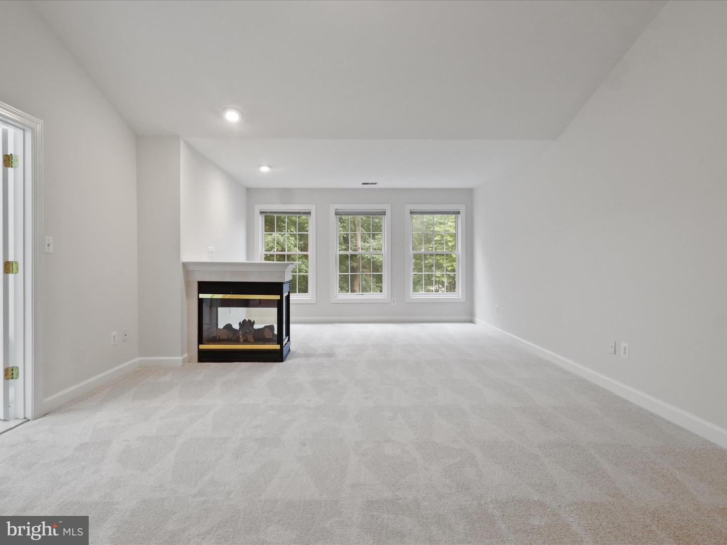 3782 ELMWOOD TOWNE WAY, ALEXANDRIA, Virginia 22303, 3 Bedrooms Bedrooms, 7 Rooms Rooms,3 BathroomsBathrooms,Residential,For sale,3782 ELMWOOD TOWNE WAY,VAFX2262272 MLS # VAFX2262272