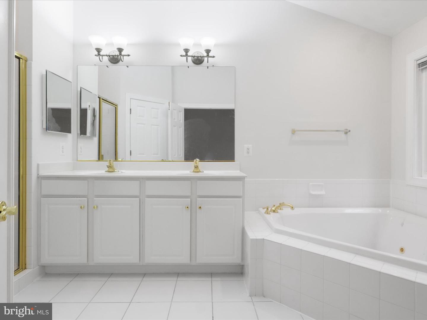3782 ELMWOOD TOWNE WAY, ALEXANDRIA, Virginia 22303, 3 Bedrooms Bedrooms, 7 Rooms Rooms,3 BathroomsBathrooms,Residential,For sale,3782 ELMWOOD TOWNE WAY,VAFX2262272 MLS # VAFX2262272