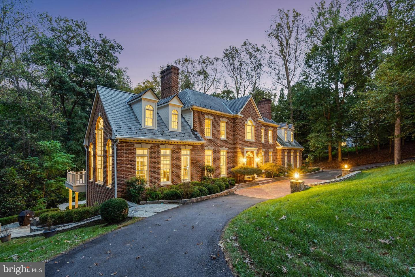 10112 HIGH HILL CT, GREAT FALLS, Virginia 22066, 5 Bedrooms Bedrooms, ,5 BathroomsBathrooms,Residential,For sale,10112 HIGH HILL CT,VAFX2262468 MLS # VAFX2262468
