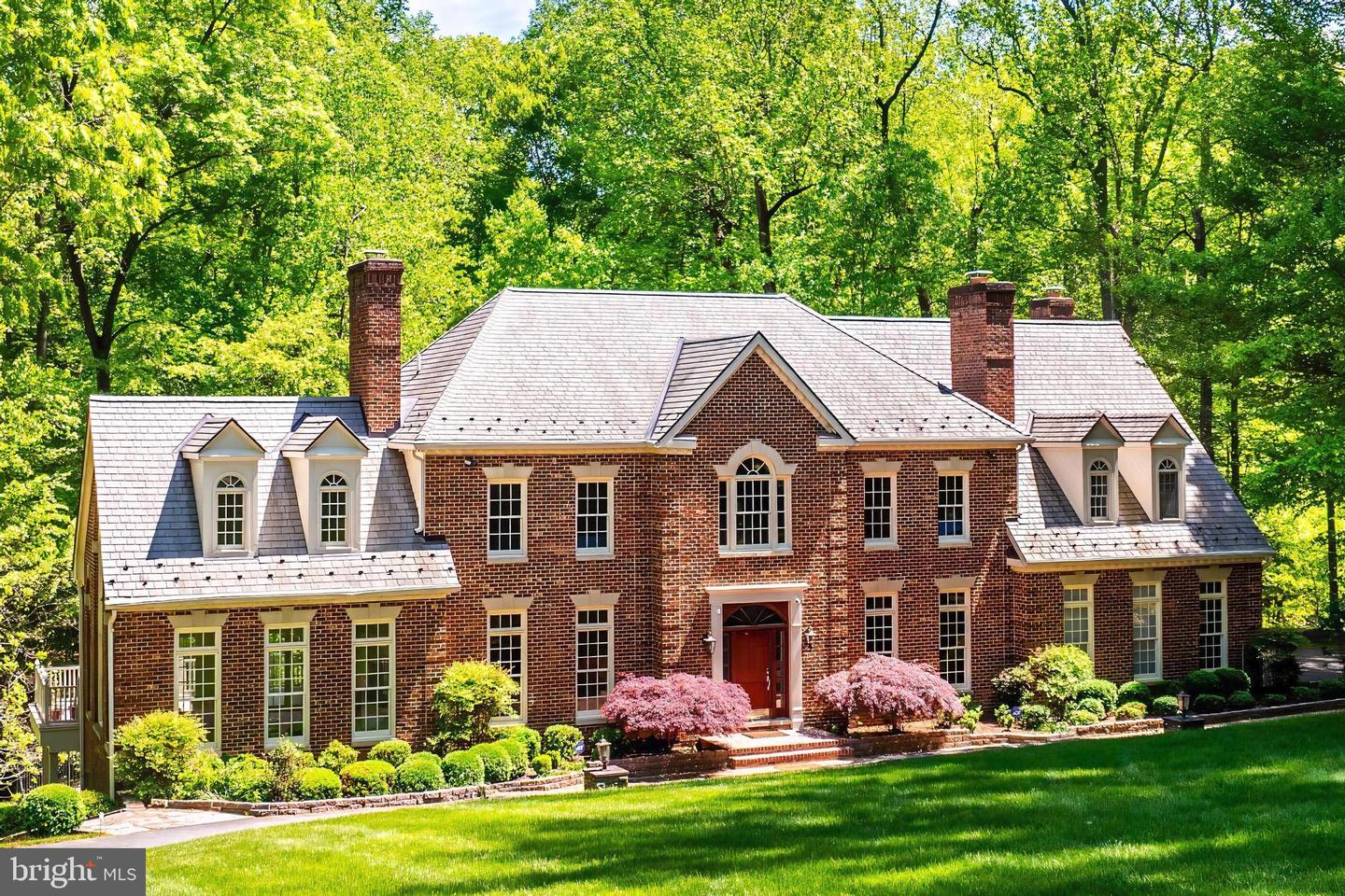10112 HIGH HILL CT, GREAT FALLS, Virginia 22066, 5 Bedrooms Bedrooms, ,5 BathroomsBathrooms,Residential,For sale,10112 HIGH HILL CT,VAFX2262468 MLS # VAFX2262468