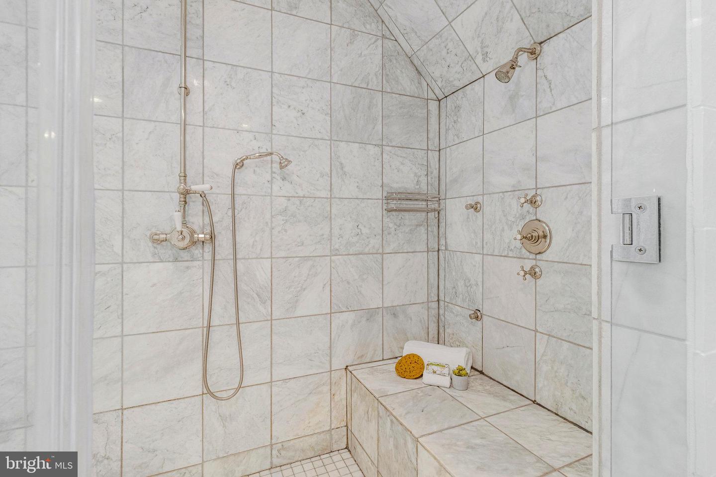 10112 HIGH HILL CT, GREAT FALLS, Virginia 22066, 5 Bedrooms Bedrooms, ,5 BathroomsBathrooms,Residential,For sale,10112 HIGH HILL CT,VAFX2262468 MLS # VAFX2262468