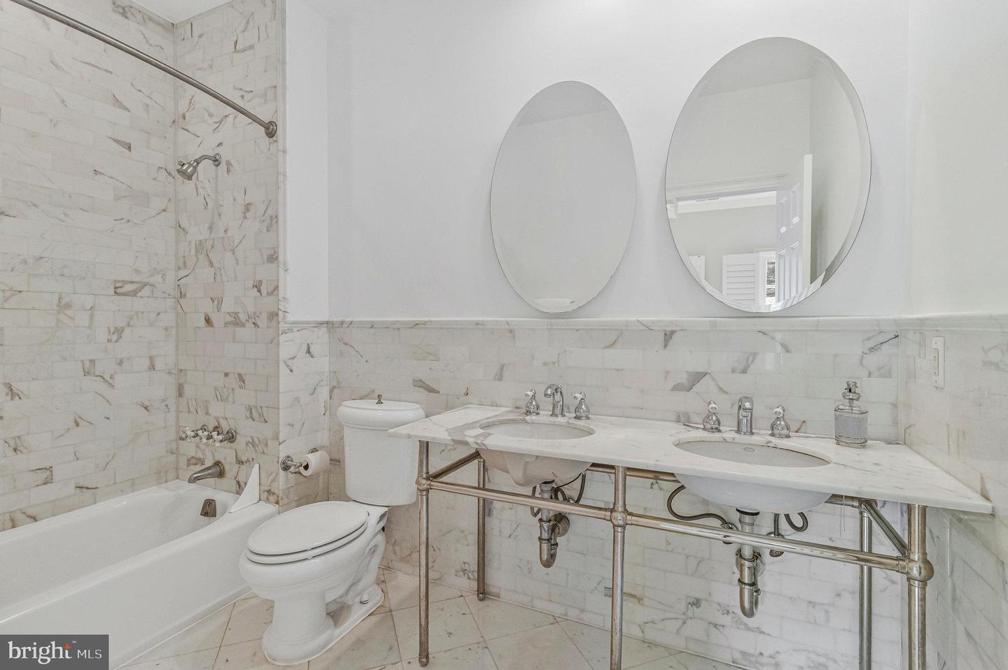 10112 HIGH HILL CT, GREAT FALLS, Virginia 22066, 5 Bedrooms Bedrooms, ,5 BathroomsBathrooms,Residential,For sale,10112 HIGH HILL CT,VAFX2262468 MLS # VAFX2262468