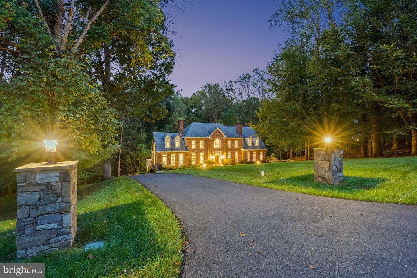 10112 HIGH HILL CT, GREAT FALLS, Virginia 22066, 5 Bedrooms Bedrooms, ,5 BathroomsBathrooms,Residential,For sale,10112 HIGH HILL CT,VAFX2262468 MLS # VAFX2262468