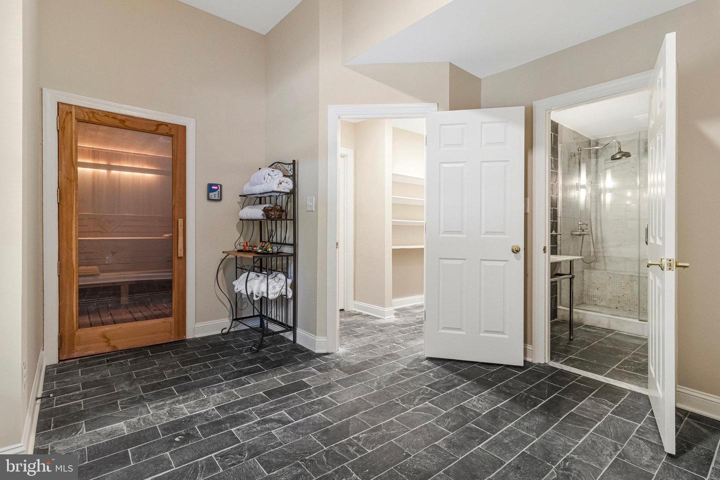 10112 HIGH HILL CT, GREAT FALLS, Virginia 22066, 5 Bedrooms Bedrooms, ,5 BathroomsBathrooms,Residential,For sale,10112 HIGH HILL CT,VAFX2262468 MLS # VAFX2262468