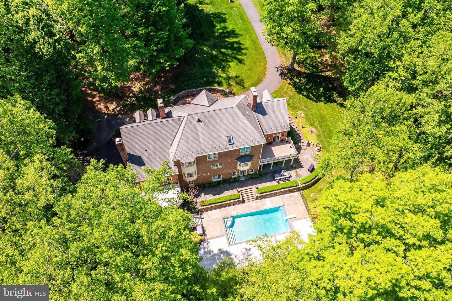 10112 HIGH HILL CT, GREAT FALLS, Virginia 22066, 5 Bedrooms Bedrooms, ,5 BathroomsBathrooms,Residential,For sale,10112 HIGH HILL CT,VAFX2262468 MLS # VAFX2262468