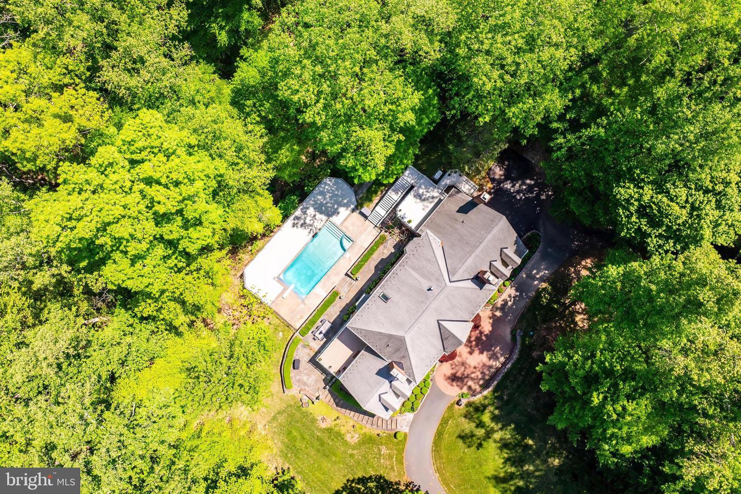 10112 HIGH HILL CT, GREAT FALLS, Virginia 22066, 5 Bedrooms Bedrooms, ,5 BathroomsBathrooms,Residential,For sale,10112 HIGH HILL CT,VAFX2262468 MLS # VAFX2262468
