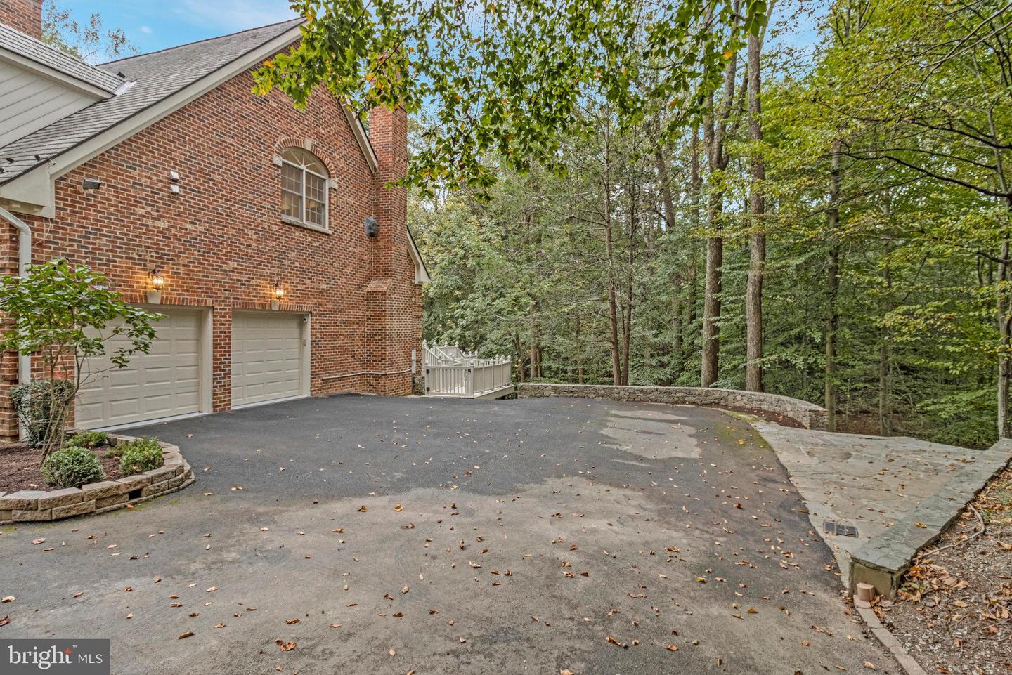 10112 HIGH HILL CT, GREAT FALLS, Virginia 22066, 5 Bedrooms Bedrooms, ,5 BathroomsBathrooms,Residential,For sale,10112 HIGH HILL CT,VAFX2262468 MLS # VAFX2262468