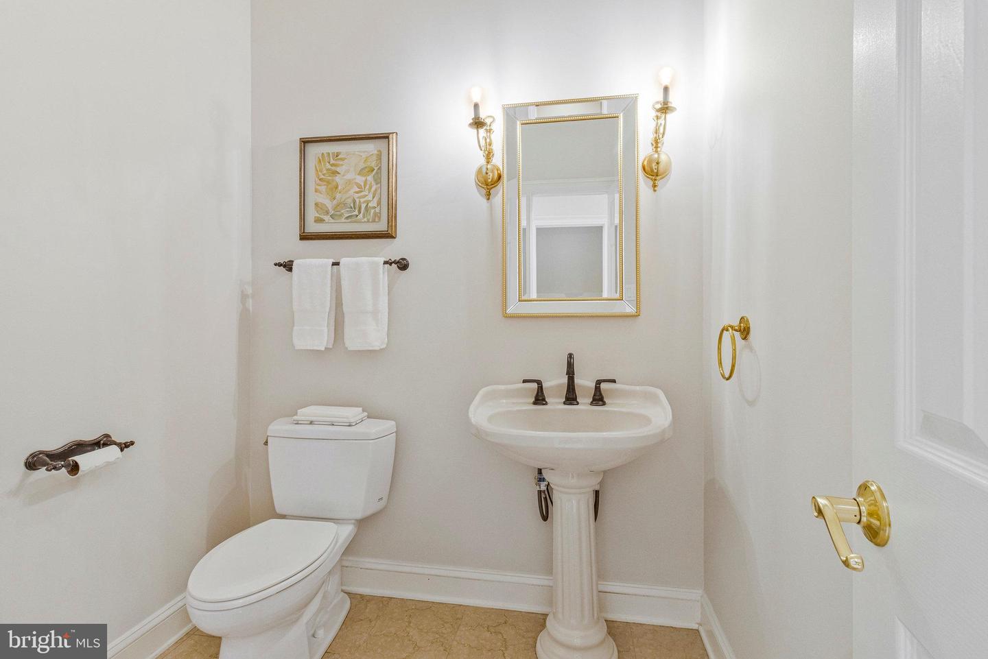 10112 HIGH HILL CT, GREAT FALLS, Virginia 22066, 5 Bedrooms Bedrooms, ,5 BathroomsBathrooms,Residential,For sale,10112 HIGH HILL CT,VAFX2262468 MLS # VAFX2262468