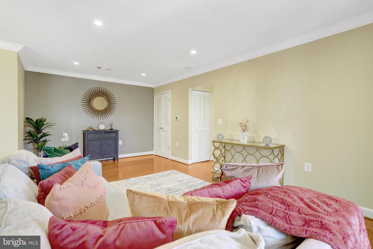 4119 S FOUR MILE RUN DR #404, ARLINGTON, Virginia 22204, 1 Bedroom Bedrooms, ,1 BathroomBathrooms,Residential,For sale,4119 S FOUR MILE RUN DR #404,VAAR2062788 MLS # VAAR2062788