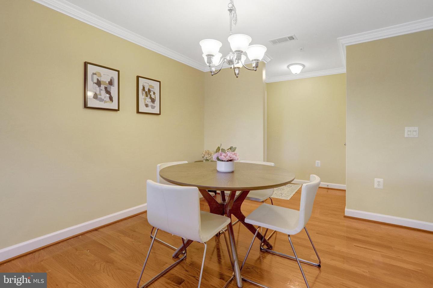 4119 S FOUR MILE RUN DR #404, ARLINGTON, Virginia 22204, 1 Bedroom Bedrooms, ,1 BathroomBathrooms,Residential,For sale,4119 S FOUR MILE RUN DR #404,VAAR2062788 MLS # VAAR2062788