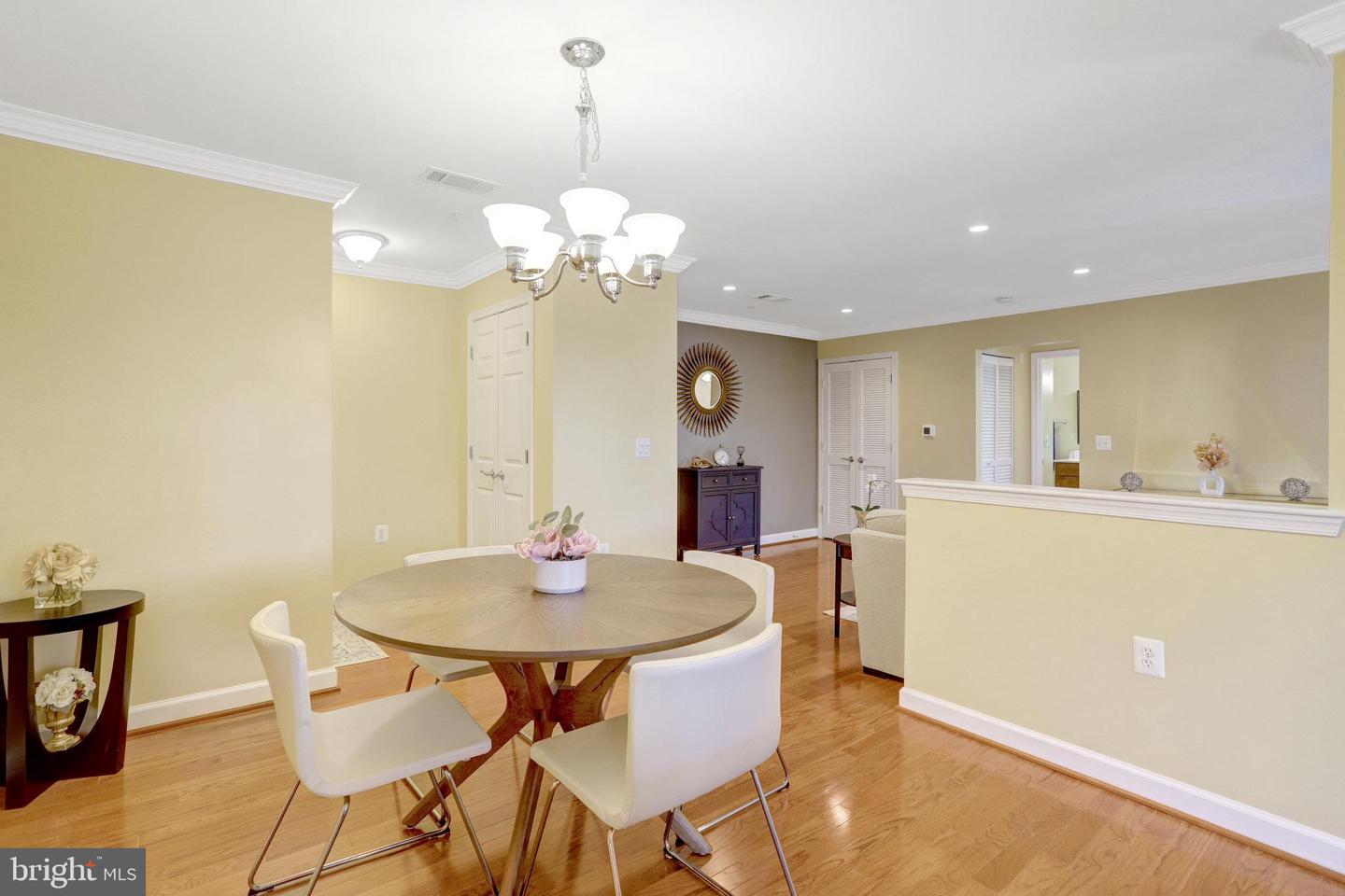 4119 S FOUR MILE RUN DR #404, ARLINGTON, Virginia 22204, 1 Bedroom Bedrooms, ,1 BathroomBathrooms,Residential,For sale,4119 S FOUR MILE RUN DR #404,VAAR2062788 MLS # VAAR2062788
