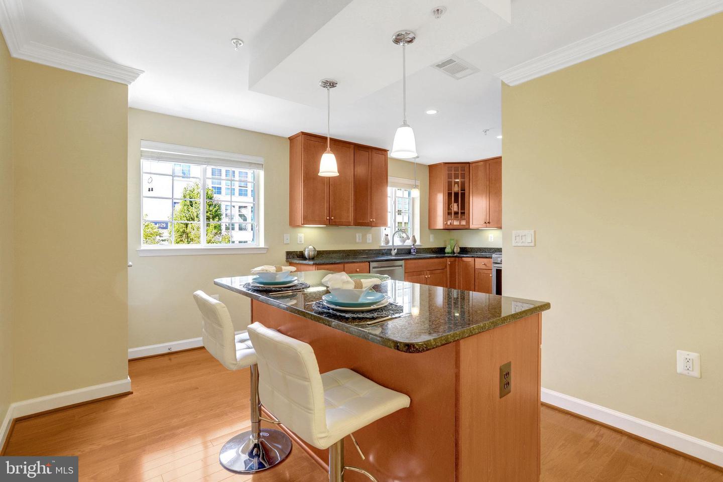 4119 S FOUR MILE RUN DR #404, ARLINGTON, Virginia 22204, 1 Bedroom Bedrooms, ,1 BathroomBathrooms,Residential,For sale,4119 S FOUR MILE RUN DR #404,VAAR2062788 MLS # VAAR2062788