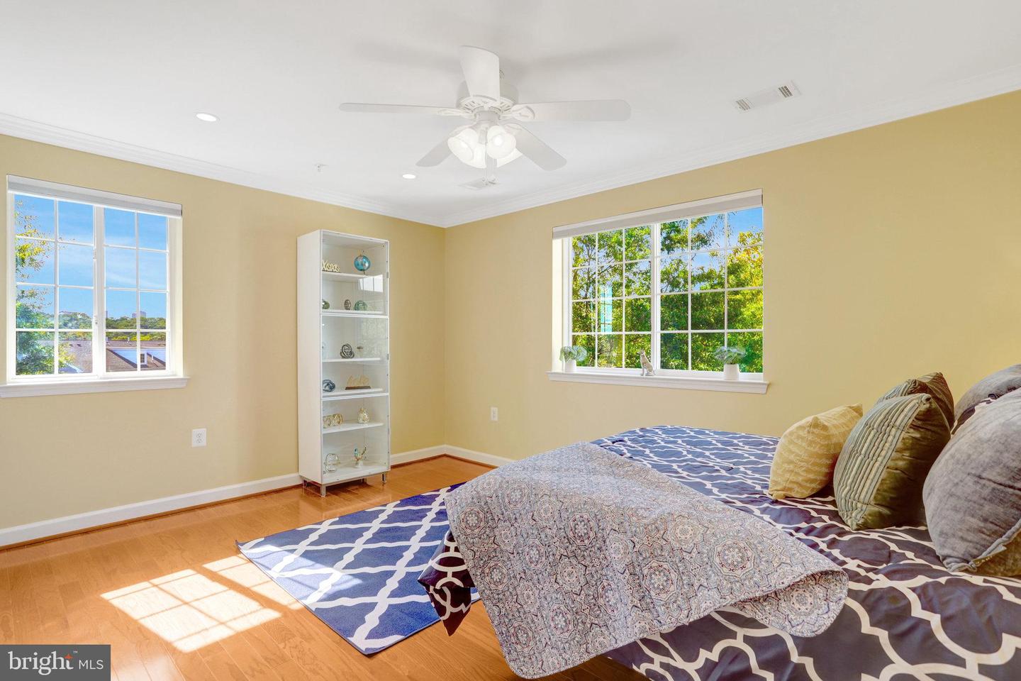 4119 S FOUR MILE RUN DR #404, ARLINGTON, Virginia 22204, 1 Bedroom Bedrooms, ,1 BathroomBathrooms,Residential,For sale,4119 S FOUR MILE RUN DR #404,VAAR2062788 MLS # VAAR2062788