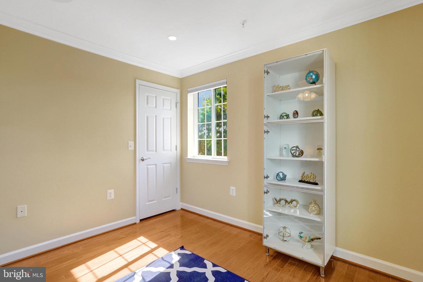 4119 S FOUR MILE RUN DR #404, ARLINGTON, Virginia 22204, 1 Bedroom Bedrooms, ,1 BathroomBathrooms,Residential,For sale,4119 S FOUR MILE RUN DR #404,VAAR2062788 MLS # VAAR2062788