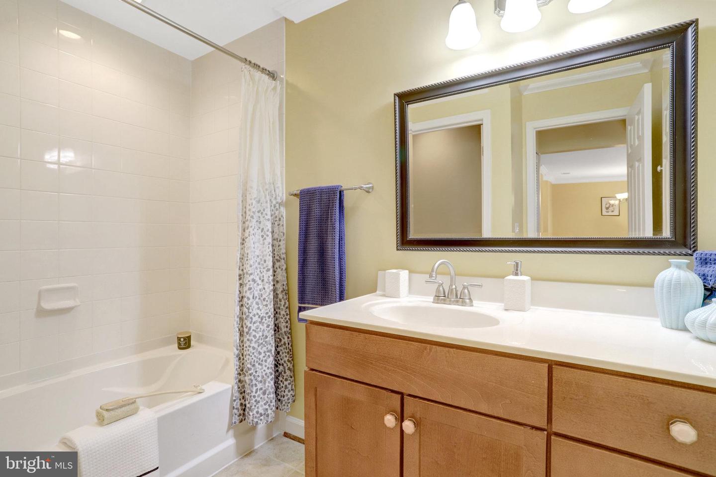 4119 S FOUR MILE RUN DR #404, ARLINGTON, Virginia 22204, 1 Bedroom Bedrooms, ,1 BathroomBathrooms,Residential,For sale,4119 S FOUR MILE RUN DR #404,VAAR2062788 MLS # VAAR2062788