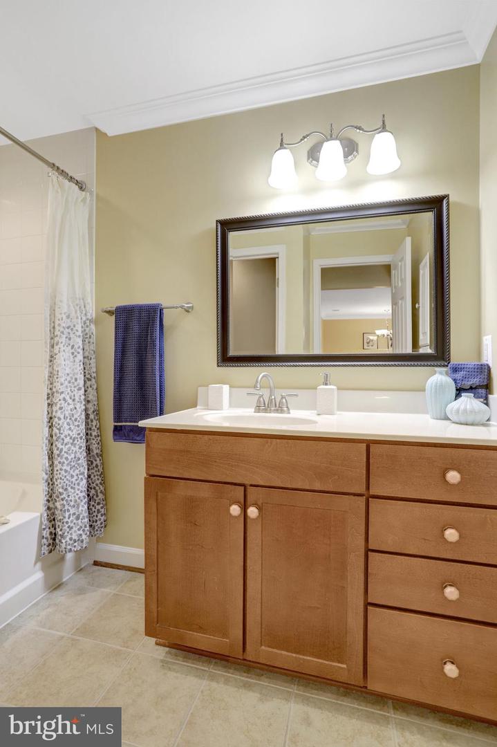4119 S FOUR MILE RUN DR #404, ARLINGTON, Virginia 22204, 1 Bedroom Bedrooms, ,1 BathroomBathrooms,Residential,For sale,4119 S FOUR MILE RUN DR #404,VAAR2062788 MLS # VAAR2062788