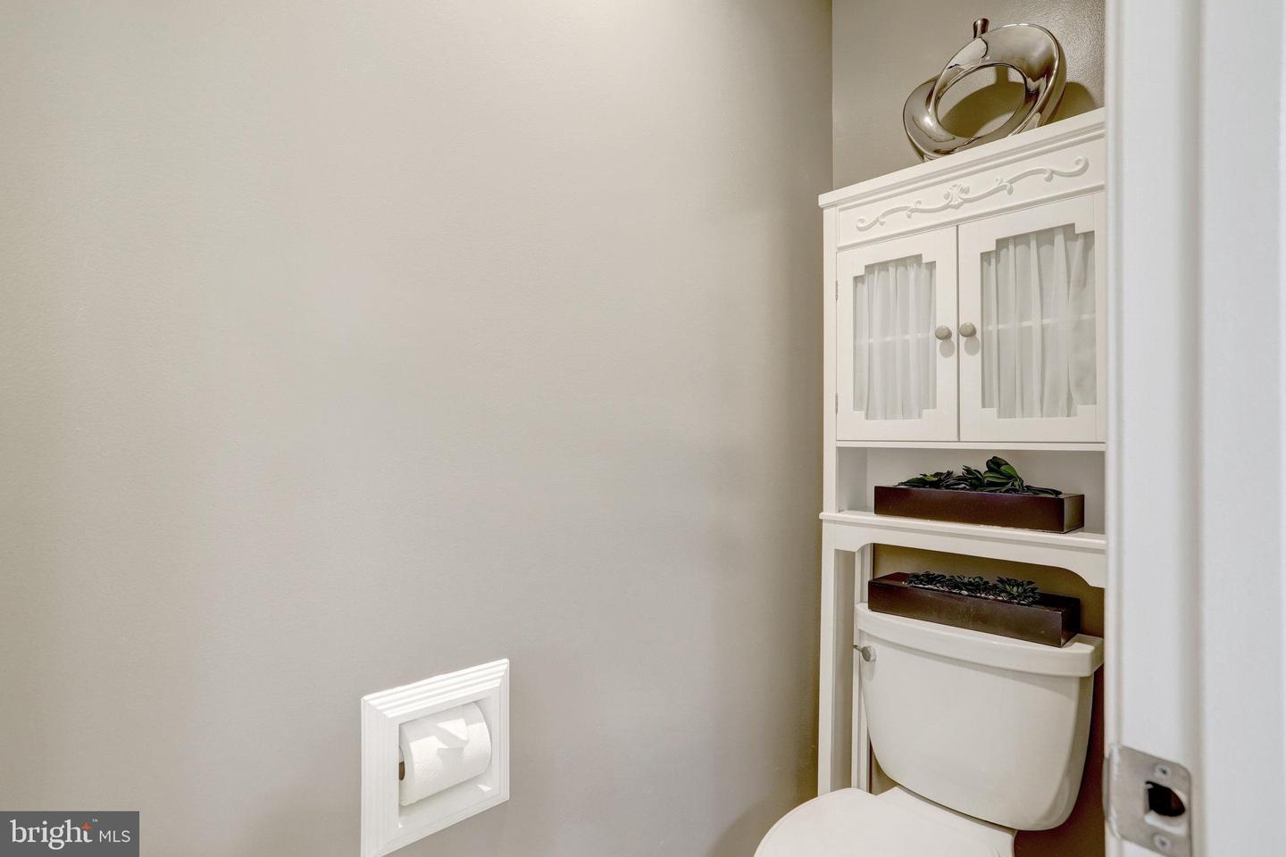 4119 S FOUR MILE RUN DR #404, ARLINGTON, Virginia 22204, 1 Bedroom Bedrooms, ,1 BathroomBathrooms,Residential,For sale,4119 S FOUR MILE RUN DR #404,VAAR2062788 MLS # VAAR2062788