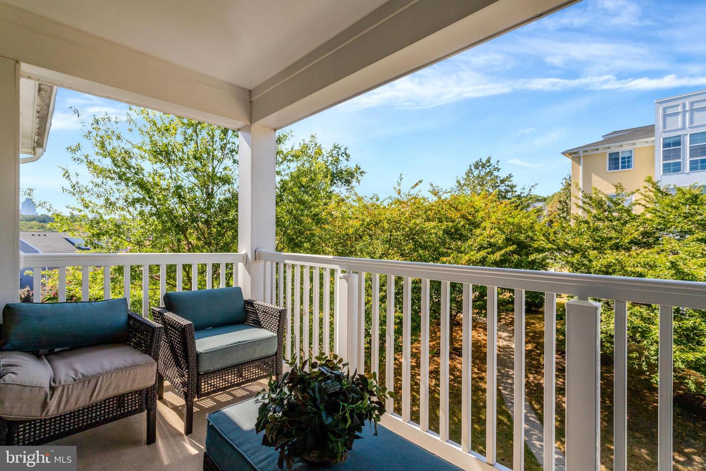 4119 S FOUR MILE RUN DR #404, ARLINGTON, Virginia 22204, 1 Bedroom Bedrooms, ,1 BathroomBathrooms,Residential,For sale,4119 S FOUR MILE RUN DR #404,VAAR2062788 MLS # VAAR2062788