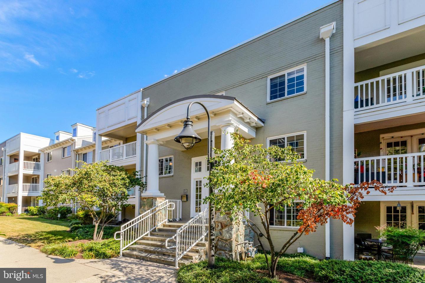 4119 S FOUR MILE RUN DR #404, ARLINGTON, Virginia 22204, 1 Bedroom Bedrooms, ,1 BathroomBathrooms,Residential,For sale,4119 S FOUR MILE RUN DR #404,VAAR2062788 MLS # VAAR2062788