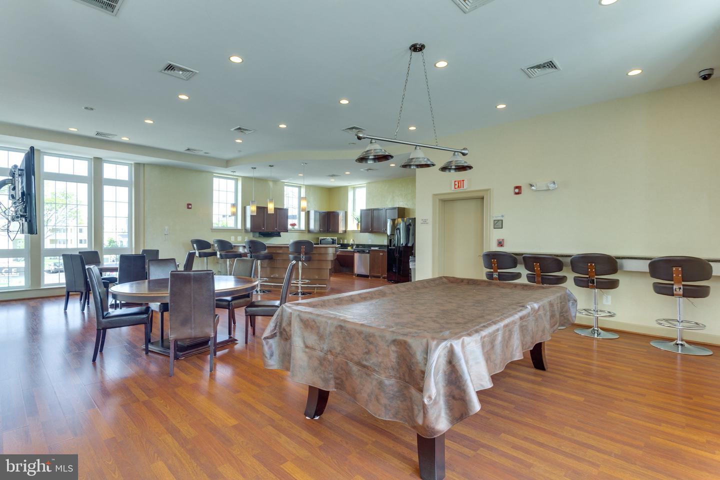 4119 S FOUR MILE RUN DR #404, ARLINGTON, Virginia 22204, 1 Bedroom Bedrooms, ,1 BathroomBathrooms,Residential,For sale,4119 S FOUR MILE RUN DR #404,VAAR2062788 MLS # VAAR2062788
