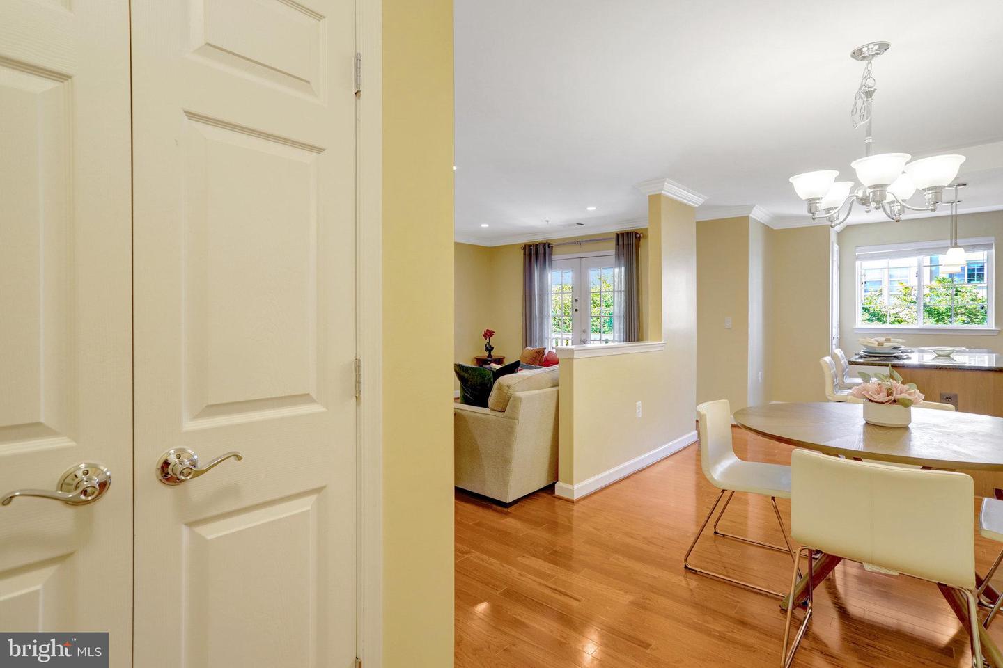 4119 S FOUR MILE RUN DR #404, ARLINGTON, Virginia 22204, 1 Bedroom Bedrooms, ,1 BathroomBathrooms,Residential,For sale,4119 S FOUR MILE RUN DR #404,VAAR2062788 MLS # VAAR2062788