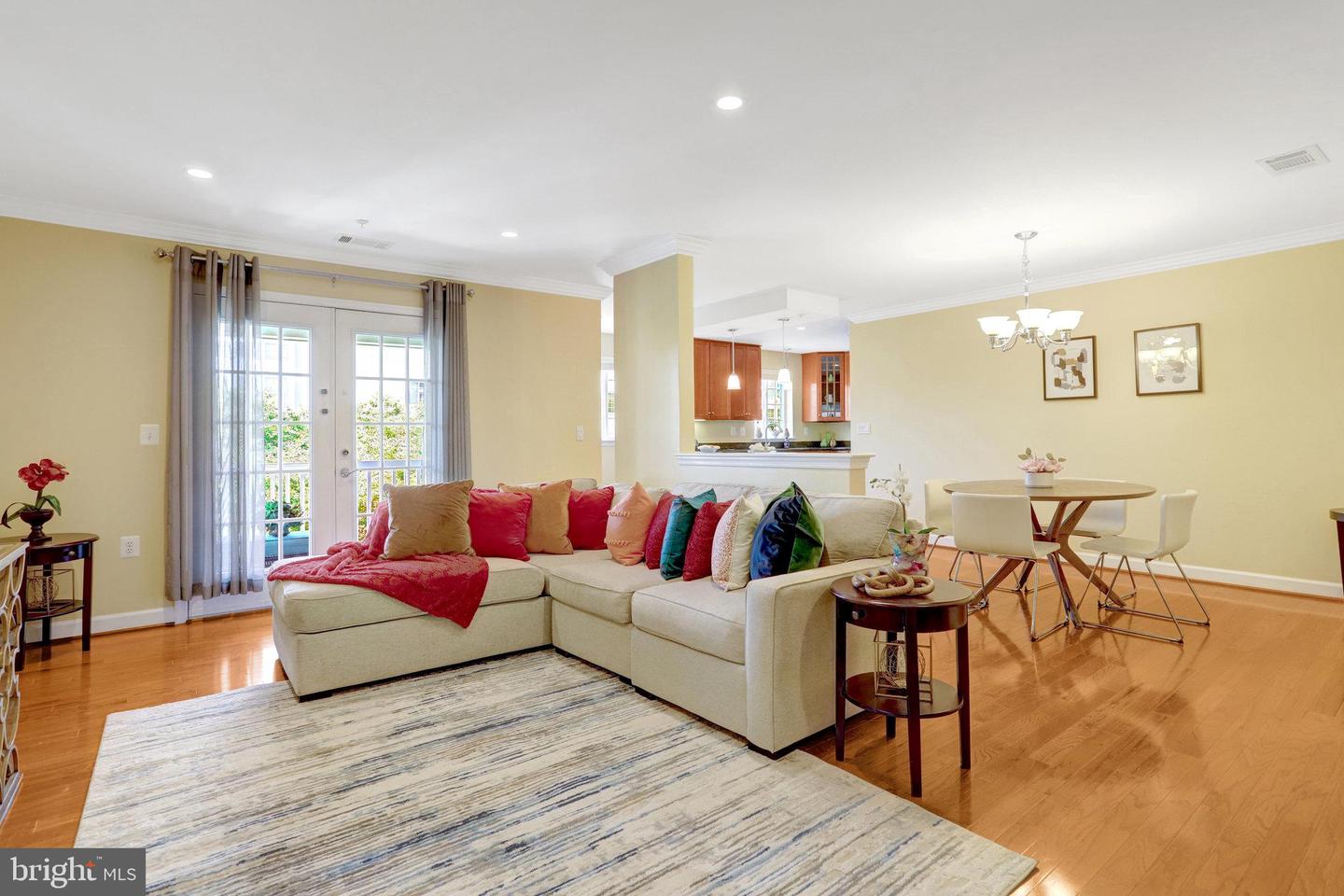 4119 S FOUR MILE RUN DR #404, ARLINGTON, Virginia 22204, 1 Bedroom Bedrooms, ,1 BathroomBathrooms,Residential,For sale,4119 S FOUR MILE RUN DR #404,VAAR2062788 MLS # VAAR2062788