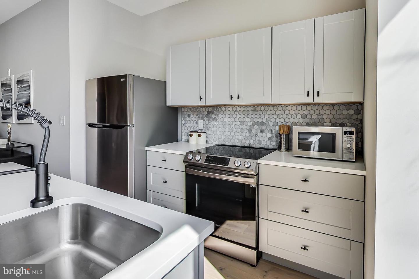 207 FLORIDA AVE NW #1, WASHINGTON, District Of Columbia 20001, 2 Bedrooms Bedrooms, ,2 BathroomsBathrooms,Residential,For sale,207 FLORIDA AVE NW #1,DCDC2217766 MLS # DCDC2217766