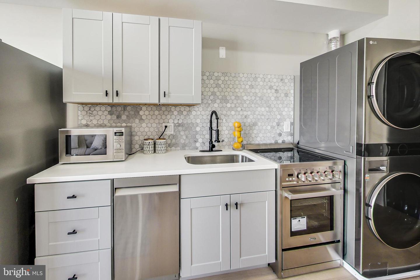 207 FLORIDA AVE NW #2, WASHINGTON, District Of Columbia 20001, 1 Bedroom Bedrooms, ,1 BathroomBathrooms,Residential,For sale,207 FLORIDA AVE NW #2,DCDC2217776 MLS # DCDC2217776