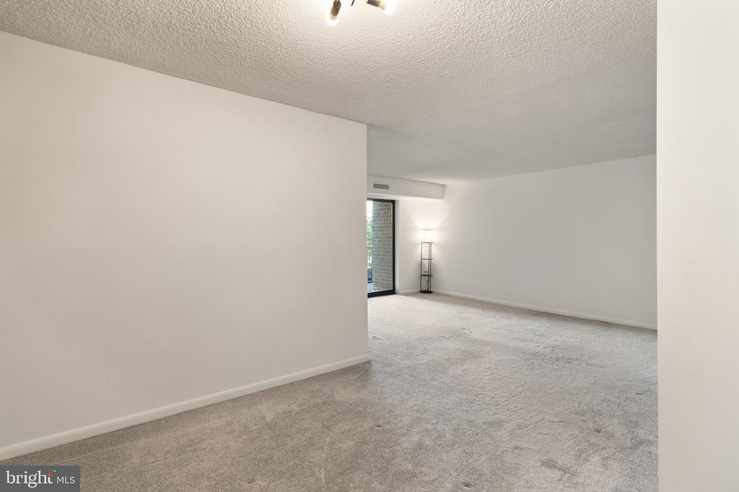 200 N PICKETT ST #215, ALEXANDRIA, Virginia 22304, 1 Bedroom Bedrooms, ,1 BathroomBathrooms,Residential,For sale,200 N PICKETT ST #215,VAAX2049228 MLS # VAAX2049228