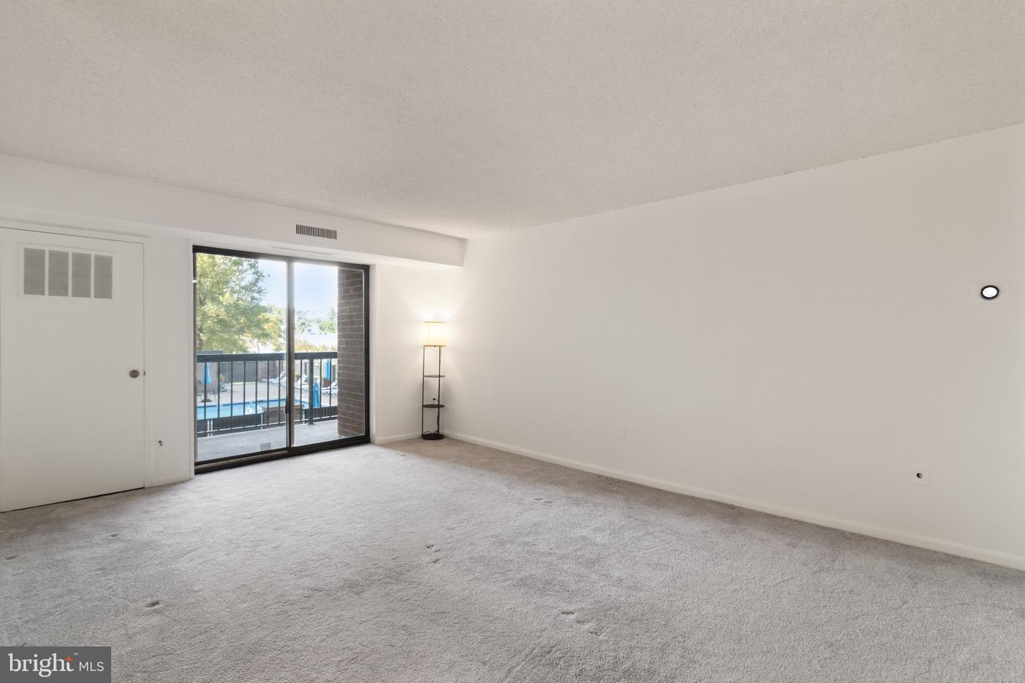 200 N PICKETT ST #215, ALEXANDRIA, Virginia 22304, 1 Bedroom Bedrooms, ,1 BathroomBathrooms,Residential,For sale,200 N PICKETT ST #215,VAAX2049228 MLS # VAAX2049228