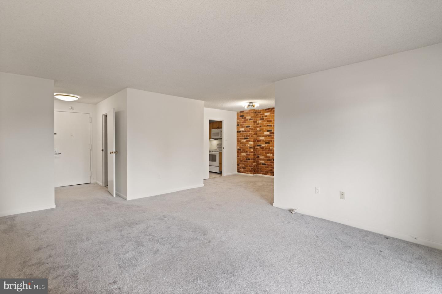 200 N PICKETT ST #215, ALEXANDRIA, Virginia 22304, 1 Bedroom Bedrooms, ,1 BathroomBathrooms,Residential,For sale,200 N PICKETT ST #215,VAAX2049228 MLS # VAAX2049228