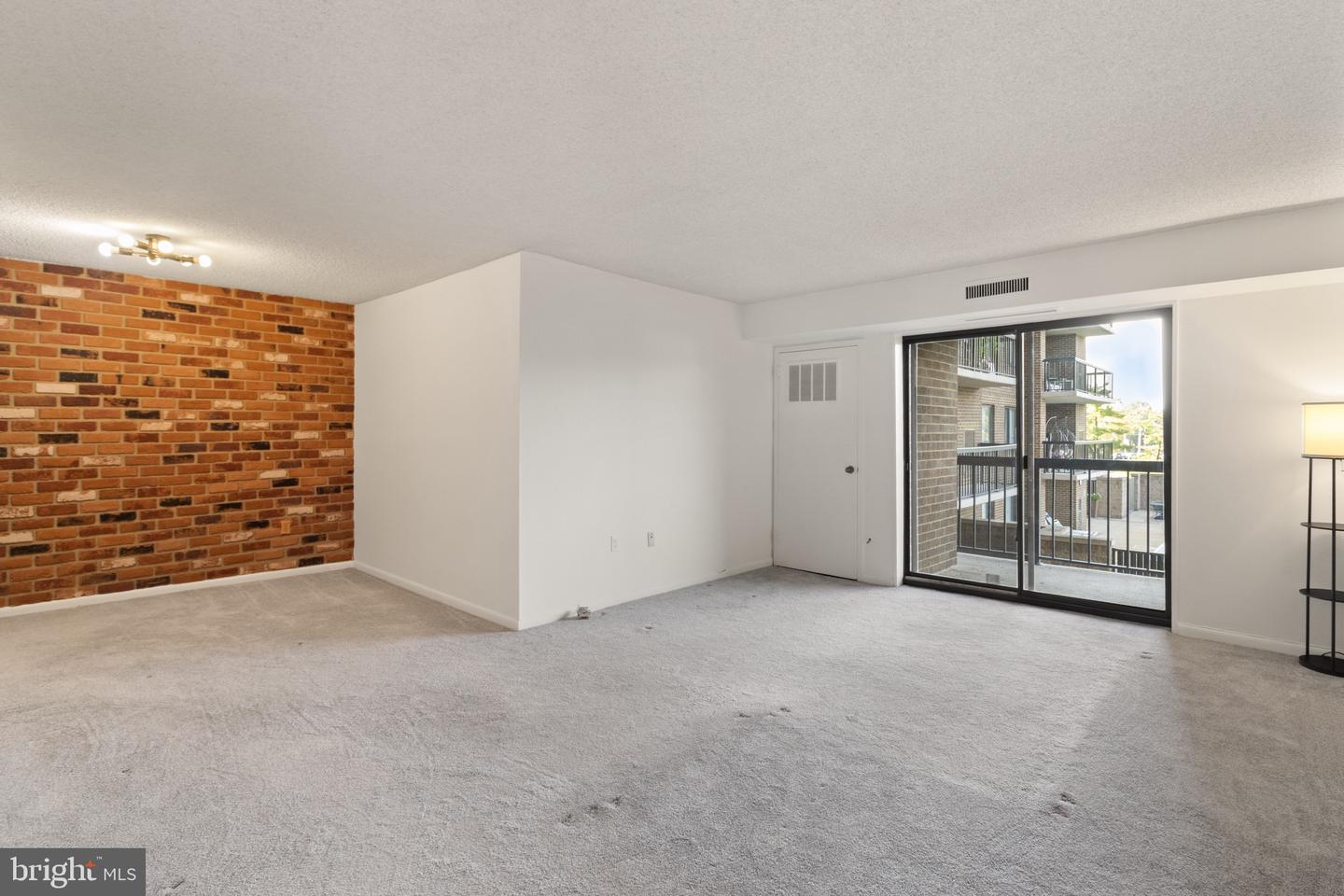 200 N PICKETT ST #215, ALEXANDRIA, Virginia 22304, 1 Bedroom Bedrooms, ,1 BathroomBathrooms,Residential,For sale,200 N PICKETT ST #215,VAAX2049228 MLS # VAAX2049228