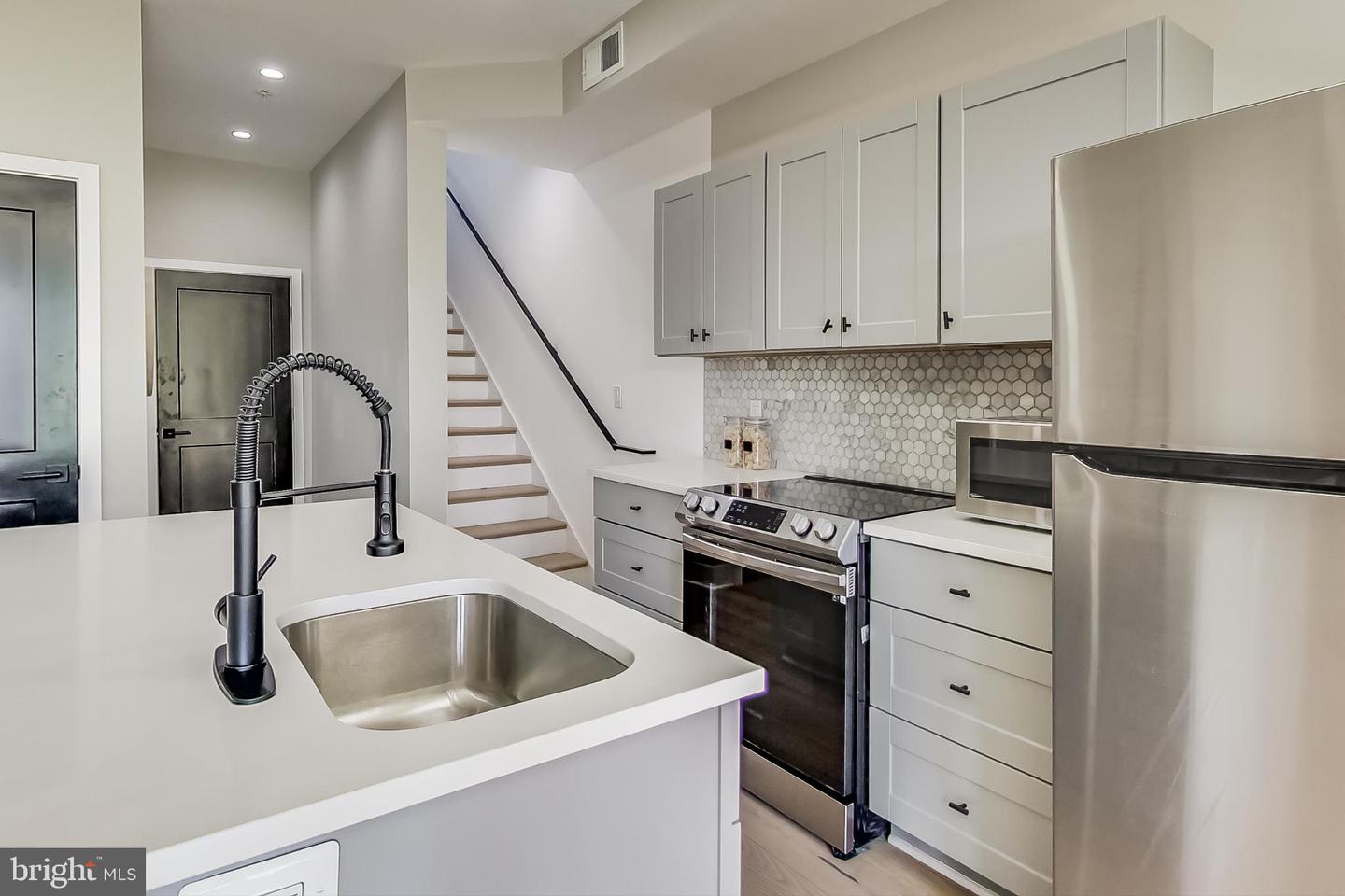207 FLORIDA AVE NW #3, WASHINGTON, District Of Columbia 20001, 2 Bedrooms Bedrooms, ,2 BathroomsBathrooms,Residential,For sale,207 FLORIDA AVE NW #3,DCDC2218356 MLS # DCDC2218356