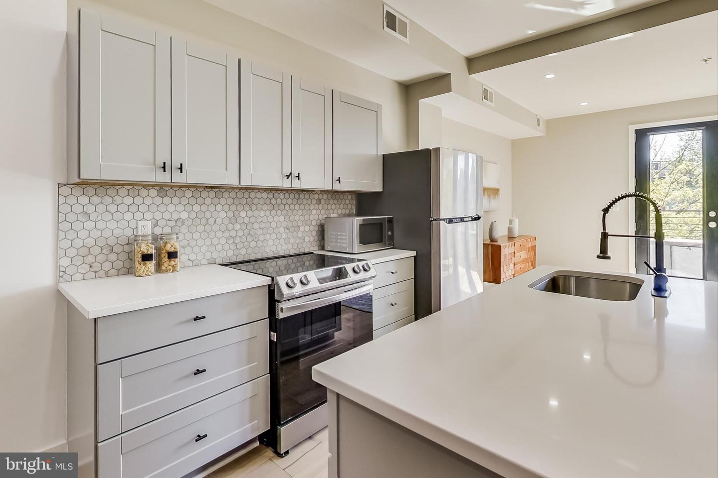 207 FLORIDA AVE NW #3, WASHINGTON, District Of Columbia 20001, 2 Bedrooms Bedrooms, ,2 BathroomsBathrooms,Residential,For sale,207 FLORIDA AVE NW #3,DCDC2218356 MLS # DCDC2218356