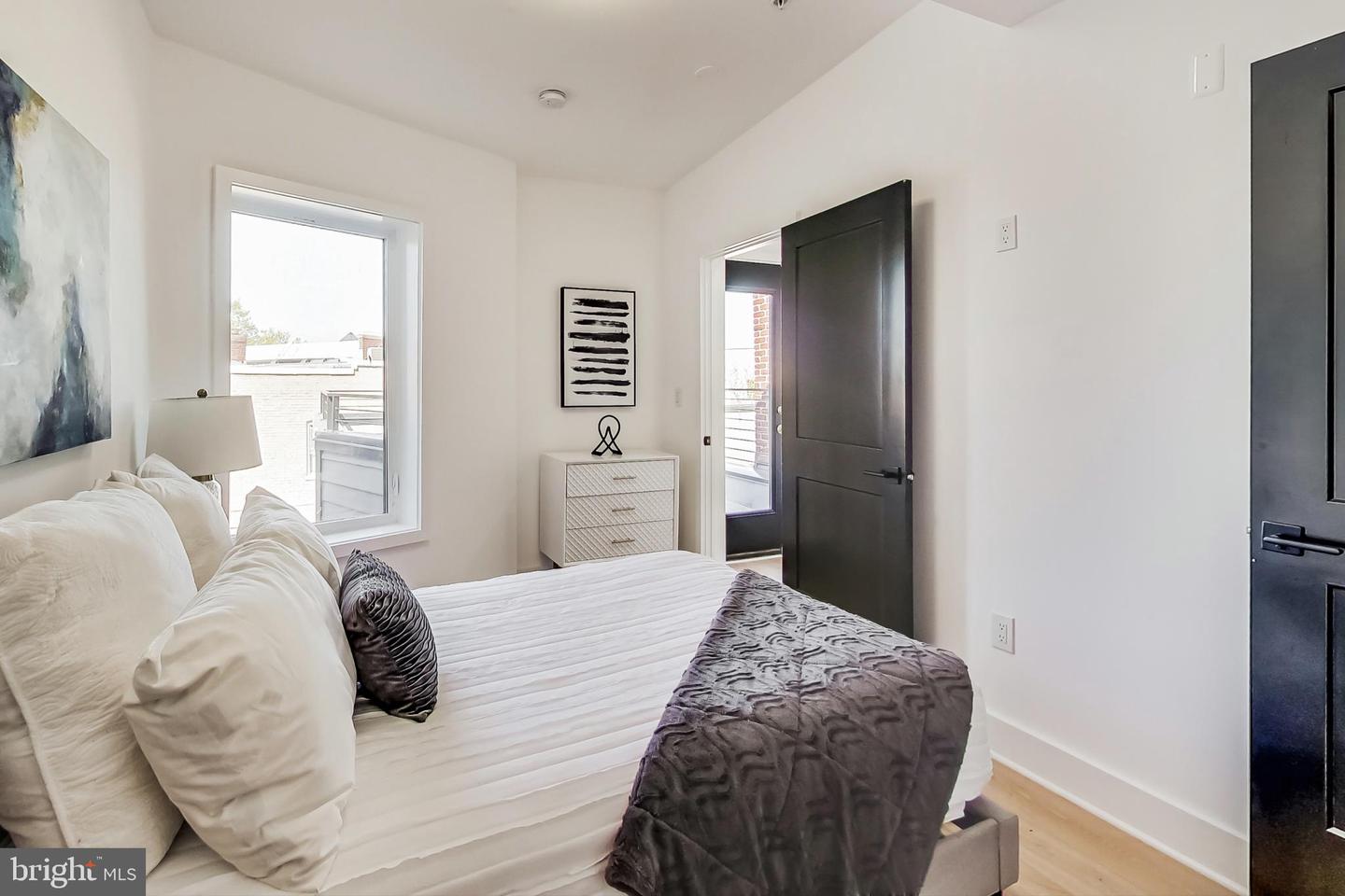 207 FLORIDA AVE NW #3, WASHINGTON, District Of Columbia 20001, 2 Bedrooms Bedrooms, ,2 BathroomsBathrooms,Residential,For sale,207 FLORIDA AVE NW #3,DCDC2218356 MLS # DCDC2218356