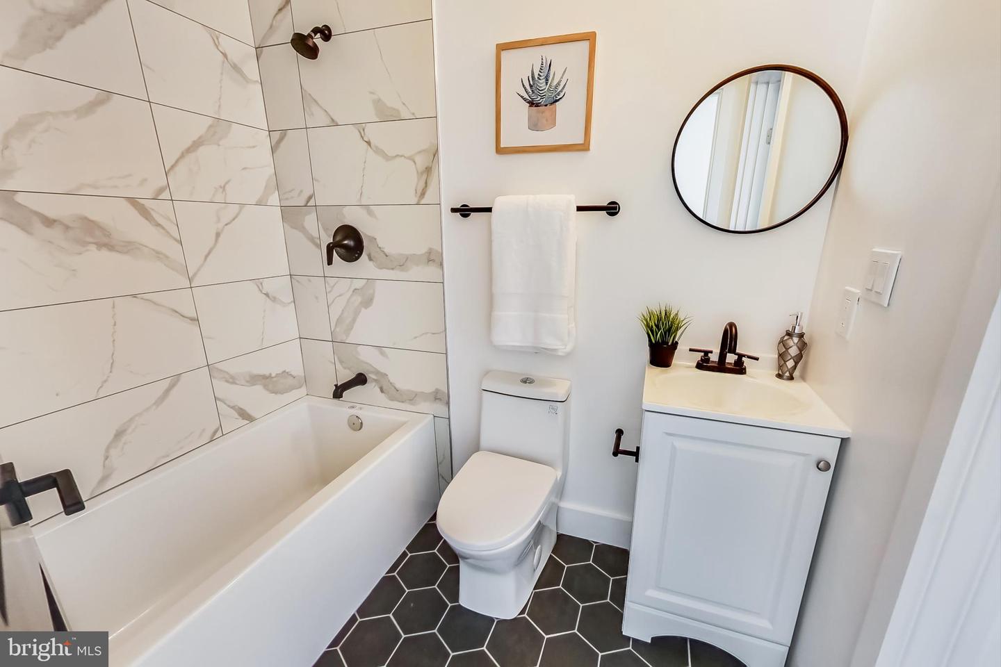 207 FLORIDA AVE NW #3, WASHINGTON, District Of Columbia 20001, 2 Bedrooms Bedrooms, ,2 BathroomsBathrooms,Residential,For sale,207 FLORIDA AVE NW #3,DCDC2218356 MLS # DCDC2218356