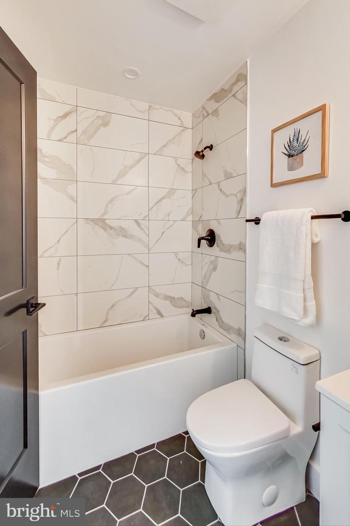 207 FLORIDA AVE NW #3, WASHINGTON, District Of Columbia 20001, 2 Bedrooms Bedrooms, ,2 BathroomsBathrooms,Residential,For sale,207 FLORIDA AVE NW #3,DCDC2218356 MLS # DCDC2218356