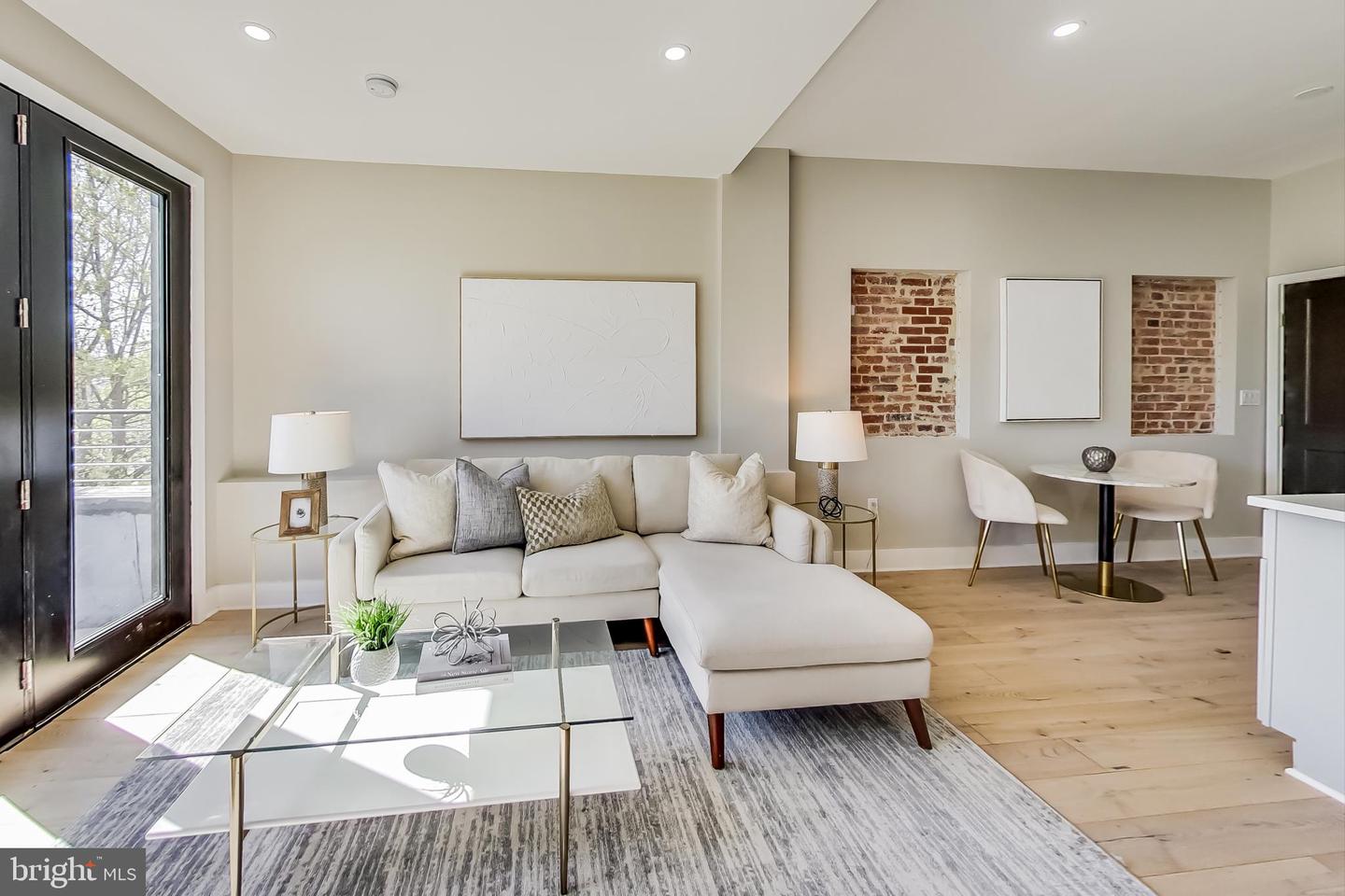207 FLORIDA AVE NW #3, WASHINGTON, District Of Columbia 20001, 2 Bedrooms Bedrooms, ,2 BathroomsBathrooms,Residential,For sale,207 FLORIDA AVE NW #3,DCDC2218356 MLS # DCDC2218356