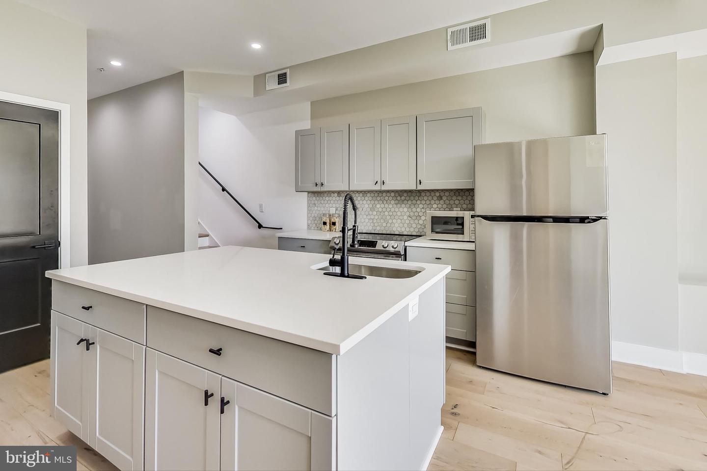 207 FLORIDA AVE NW #3, WASHINGTON, District Of Columbia 20001, 2 Bedrooms Bedrooms, ,2 BathroomsBathrooms,Residential,For sale,207 FLORIDA AVE NW #3,DCDC2218356 MLS # DCDC2218356