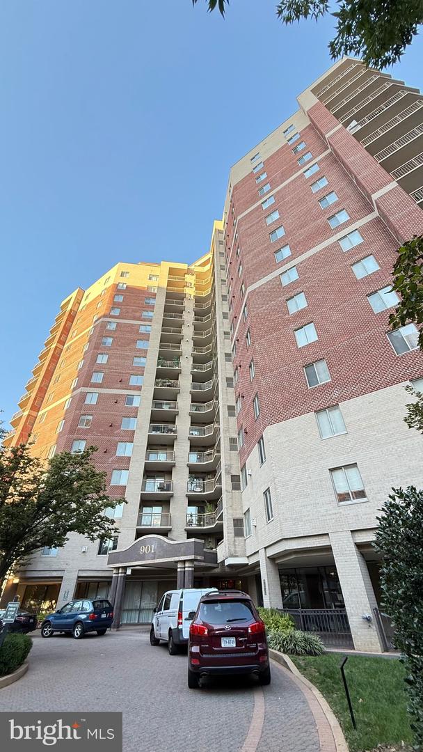 901 N MONROE ST #903, ARLINGTON, Virginia 22201, 2 Bedrooms Bedrooms, ,2 BathroomsBathrooms,Residential,For sale,901 N MONROE ST #903,VAAR2063094 MLS # VAAR2063094