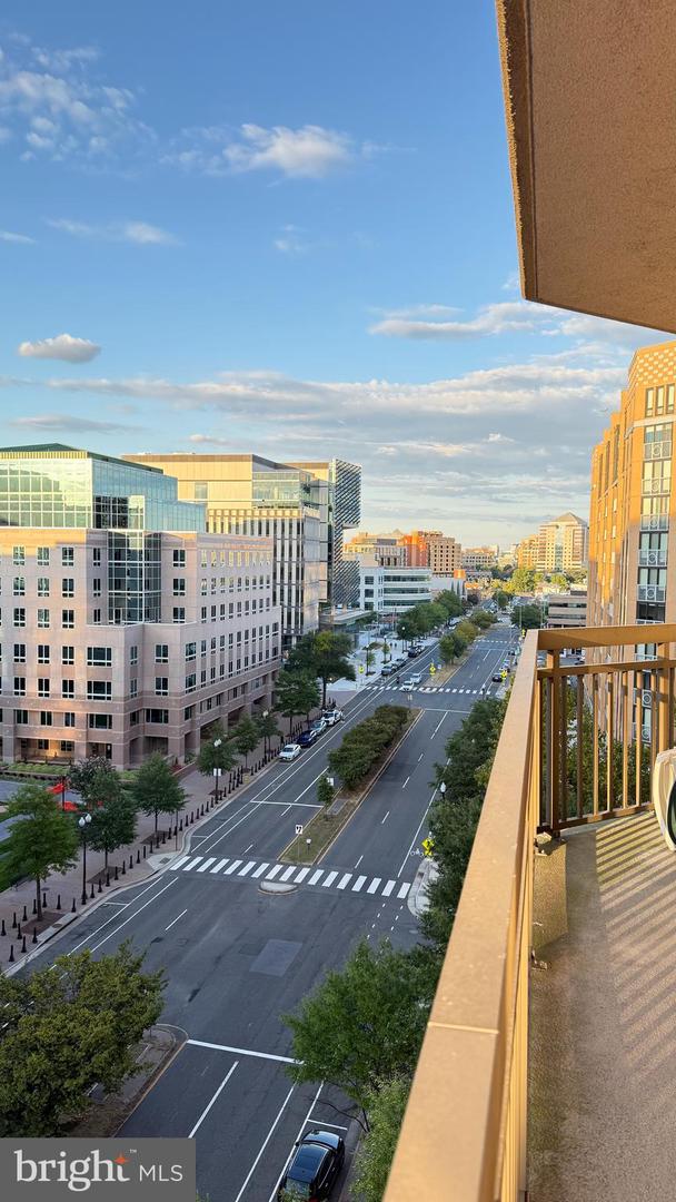 901 N MONROE ST #903, ARLINGTON, Virginia 22201, 2 Bedrooms Bedrooms, ,2 BathroomsBathrooms,Residential,For sale,901 N MONROE ST #903,VAAR2063094 MLS # VAAR2063094
