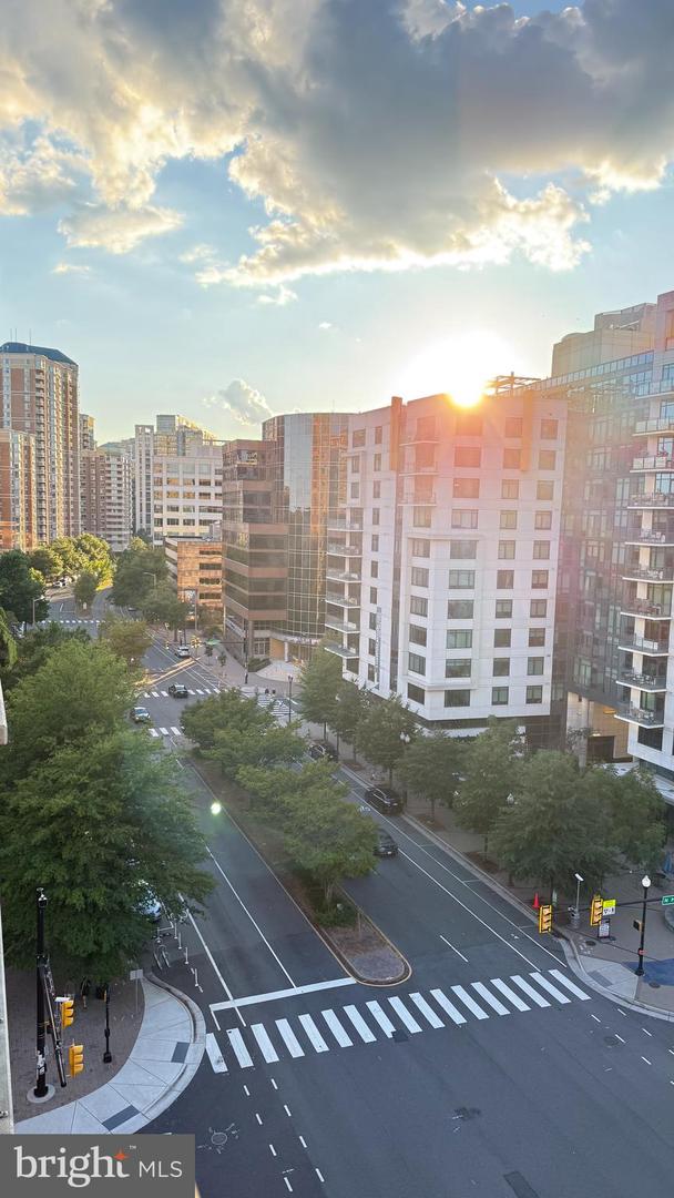 901 N MONROE ST #903, ARLINGTON, Virginia 22201, 2 Bedrooms Bedrooms, ,2 BathroomsBathrooms,Residential,For sale,901 N MONROE ST #903,VAAR2063094 MLS # VAAR2063094