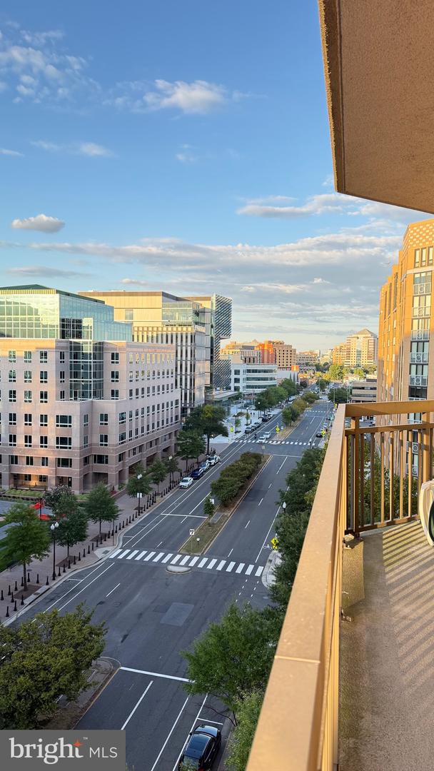 901 N MONROE ST #903, ARLINGTON, Virginia 22201, 2 Bedrooms Bedrooms, ,2 BathroomsBathrooms,Residential,For sale,901 N MONROE ST #903,VAAR2063094 MLS # VAAR2063094