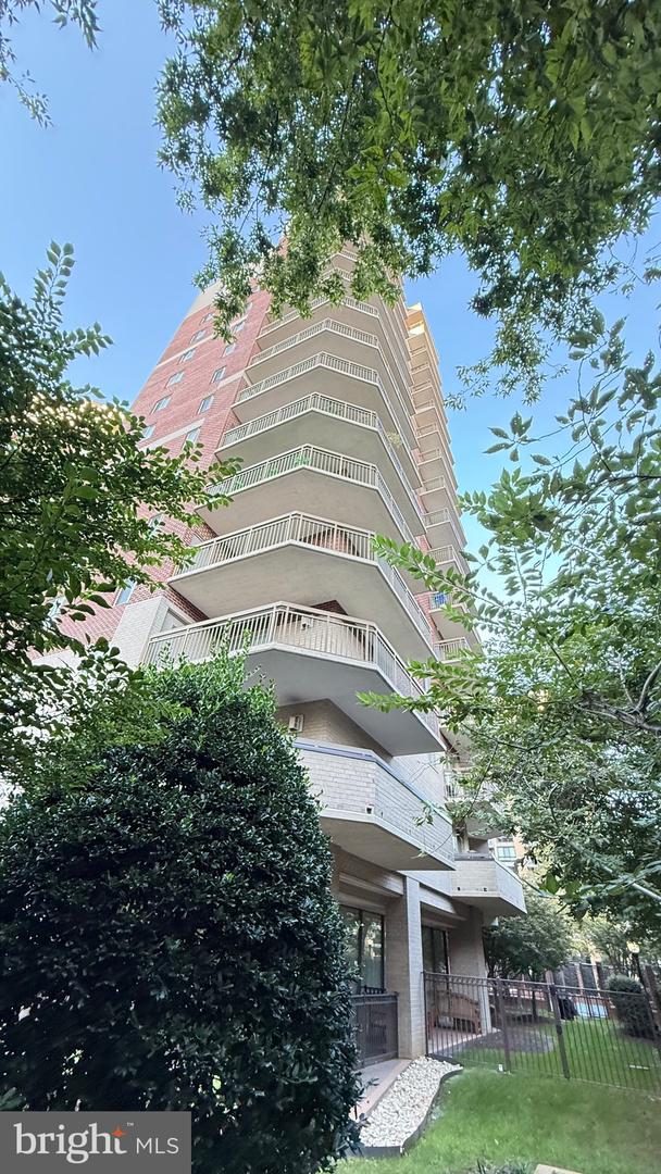 901 N MONROE ST #903, ARLINGTON, Virginia 22201, 2 Bedrooms Bedrooms, ,2 BathroomsBathrooms,Residential,For sale,901 N MONROE ST #903,VAAR2063094 MLS # VAAR2063094