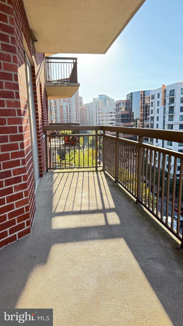 901 N MONROE ST #903, ARLINGTON, Virginia 22201, 2 Bedrooms Bedrooms, ,2 BathroomsBathrooms,Residential,For sale,901 N MONROE ST #903,VAAR2063094 MLS # VAAR2063094