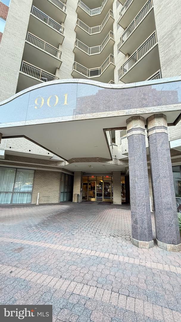901 N MONROE ST #903, ARLINGTON, Virginia 22201, 2 Bedrooms Bedrooms, ,2 BathroomsBathrooms,Residential,For sale,901 N MONROE ST #903,VAAR2063094 MLS # VAAR2063094