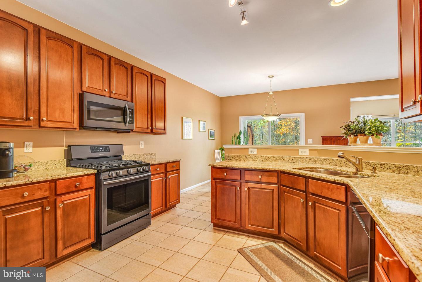 13244 MAPLE CREEK LN, CENTREVILLE, Virginia 20120, 3 Bedrooms Bedrooms, ,2 BathroomsBathrooms,Residential,For sale,13244 MAPLE CREEK LN,VAFX2266014 MLS # VAFX2266014