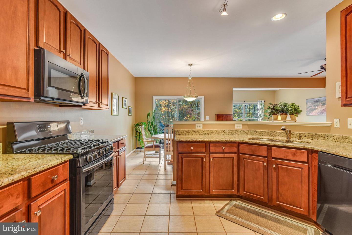 13244 MAPLE CREEK LN, CENTREVILLE, Virginia 20120, 3 Bedrooms Bedrooms, ,2 BathroomsBathrooms,Residential,For sale,13244 MAPLE CREEK LN,VAFX2266014 MLS # VAFX2266014