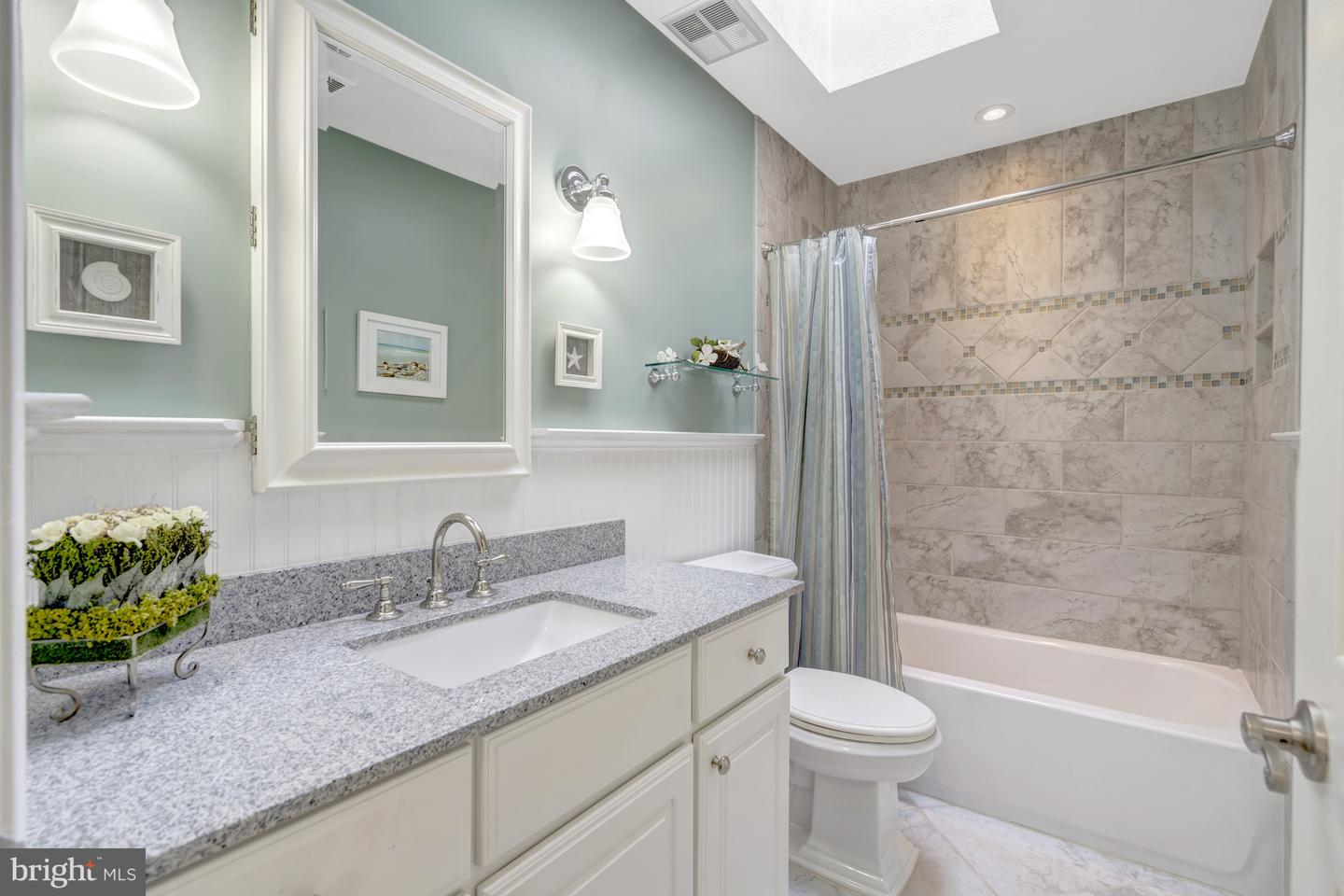 13824 FOGGY HILLS CT, CLIFTON, Virginia 20124, 5 Bedrooms Bedrooms, ,3 BathroomsBathrooms,Residential,For sale,13824 FOGGY HILLS CT,VAFX2266244 MLS # VAFX2266244